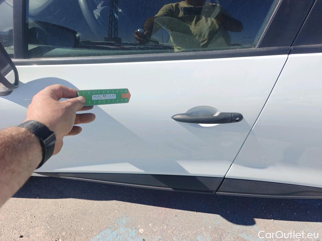  Renault  Clio RENAULT  / 2016 / 5P / berlina con portón Business TCe 66kW (90CV) GLP -18 #24