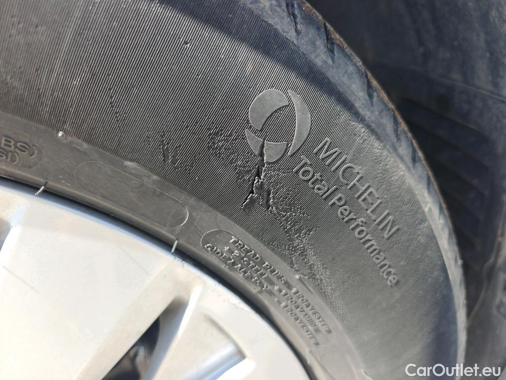  Peugeot  3008 PEUGEOT  / 2020 / 5P / todoterreno 1.2 PureTech 96KW S&S Active Pack EAT8 #6