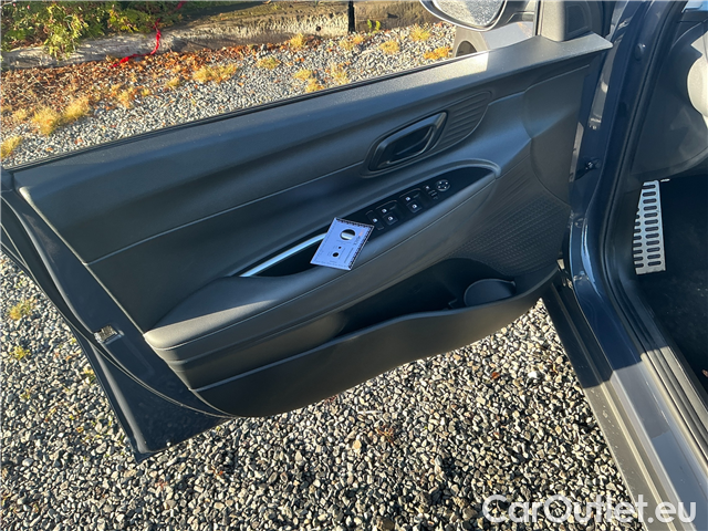  Hyundai  Bayon  1.0T-GDI Smart AT 5d #1