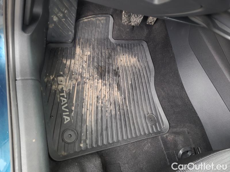  Skoda  Octavia  Lim. (NX3)(2020)  2.0TSI 140 Amb 4x4 AT #4