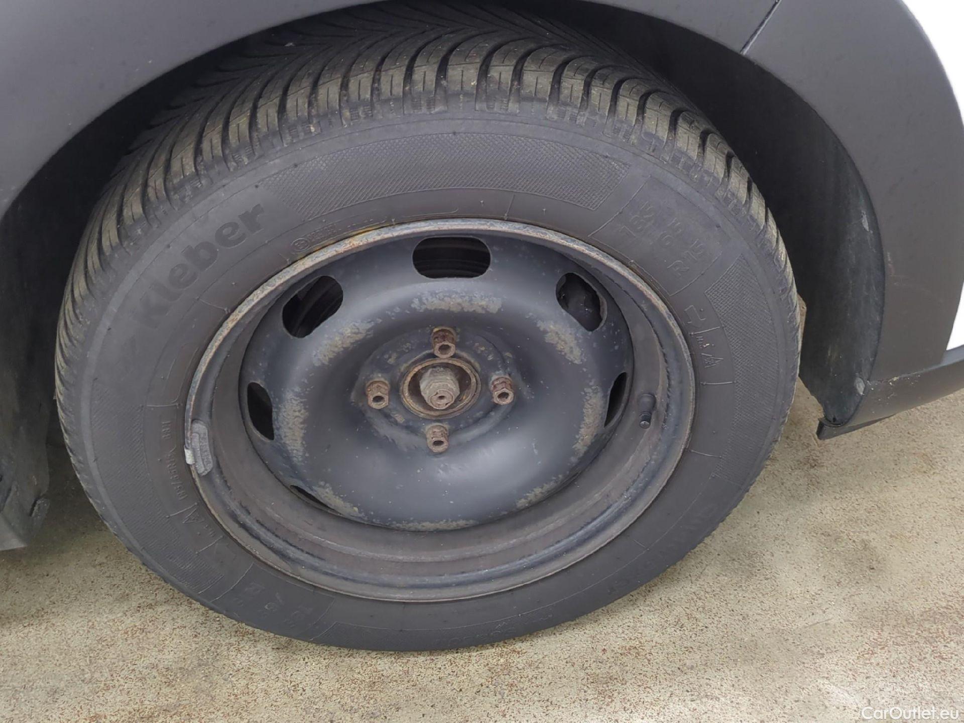  Citroen  C3  Société Feel 1.5 BlueHDI 100CV BVM5 E6dT #2