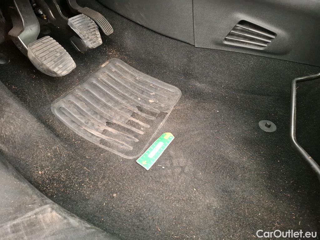  Peugeot  208  Affaire Premium 1.5 HDi 100CV BVM5 E6dT #1