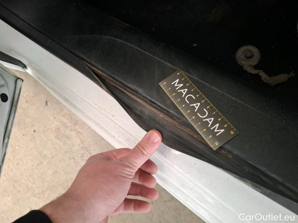  Peugeot  208  Affaire Premium 1.6 HDi 75CV BVM5 E6 #12