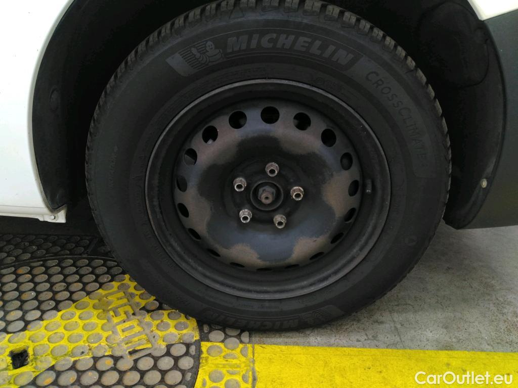  Renault  Kangoo RENAULT  EXPRESS VU 4p EVL Gd Confort 1.5 dCi 110 fourgonnette #60