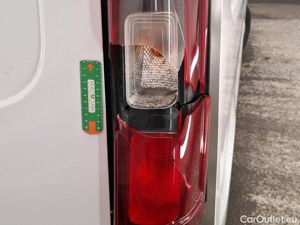  Renault  Trafic  Fourgon L2H1 3T Grand Confort 2.0 dCi 130CV BVM6 E6d #17