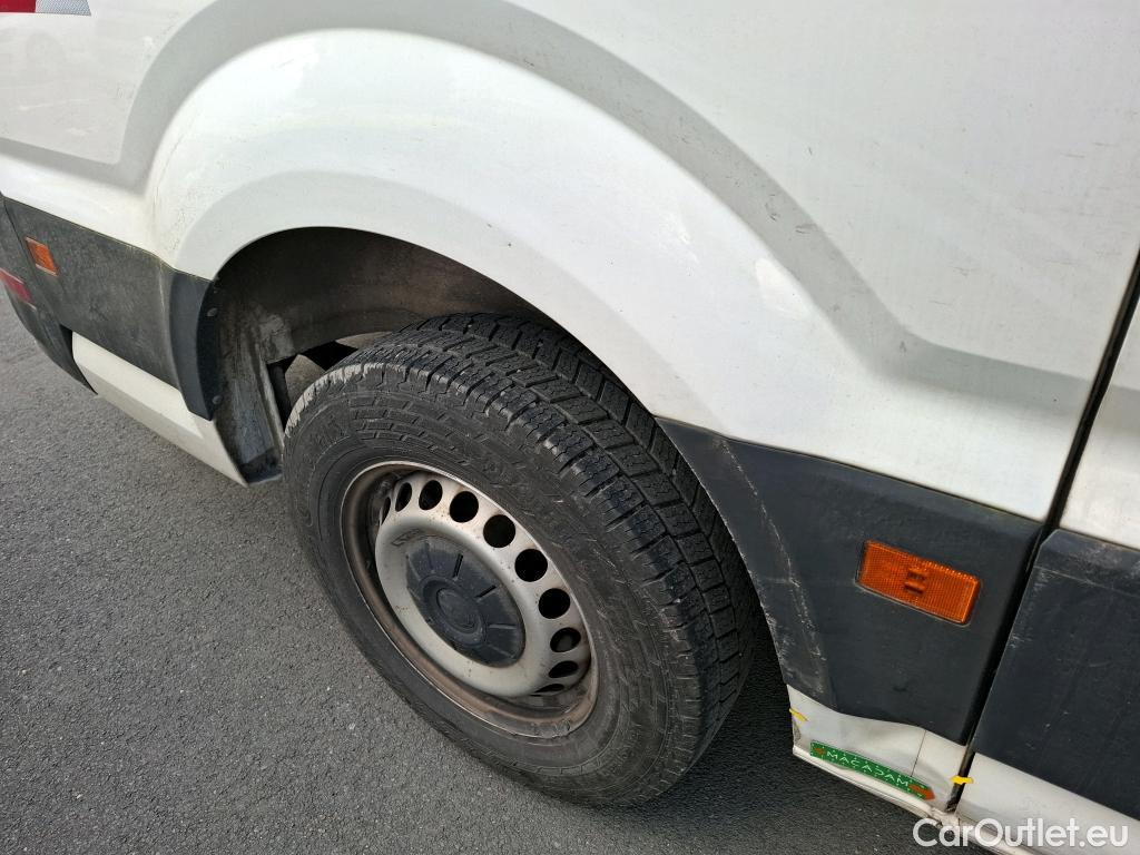  Volkswagen  Crafter  Fourgon Fourgon 35 mittlerer Radstand mit Hochdach FWD 2.0 140CV BVM6 #1