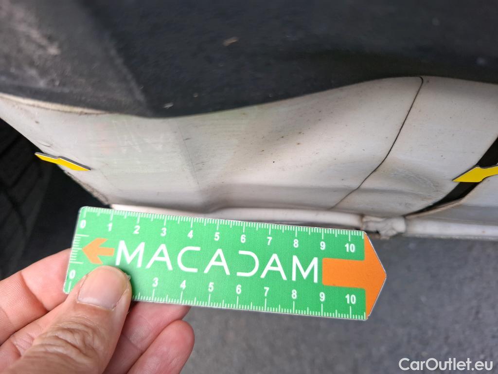  Volkswagen  Crafter  Fourgon Fourgon 35 mittlerer Radstand mit Hochdach FWD 2.0 140CV BVM6 #2