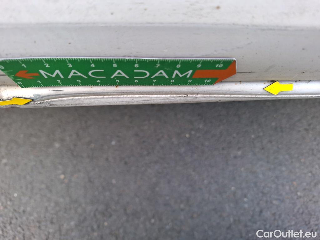  Volkswagen  Crafter  Fourgon Fourgon 35 mittlerer Radstand mit Hochdach FWD 2.0 140CV BVM6 #9