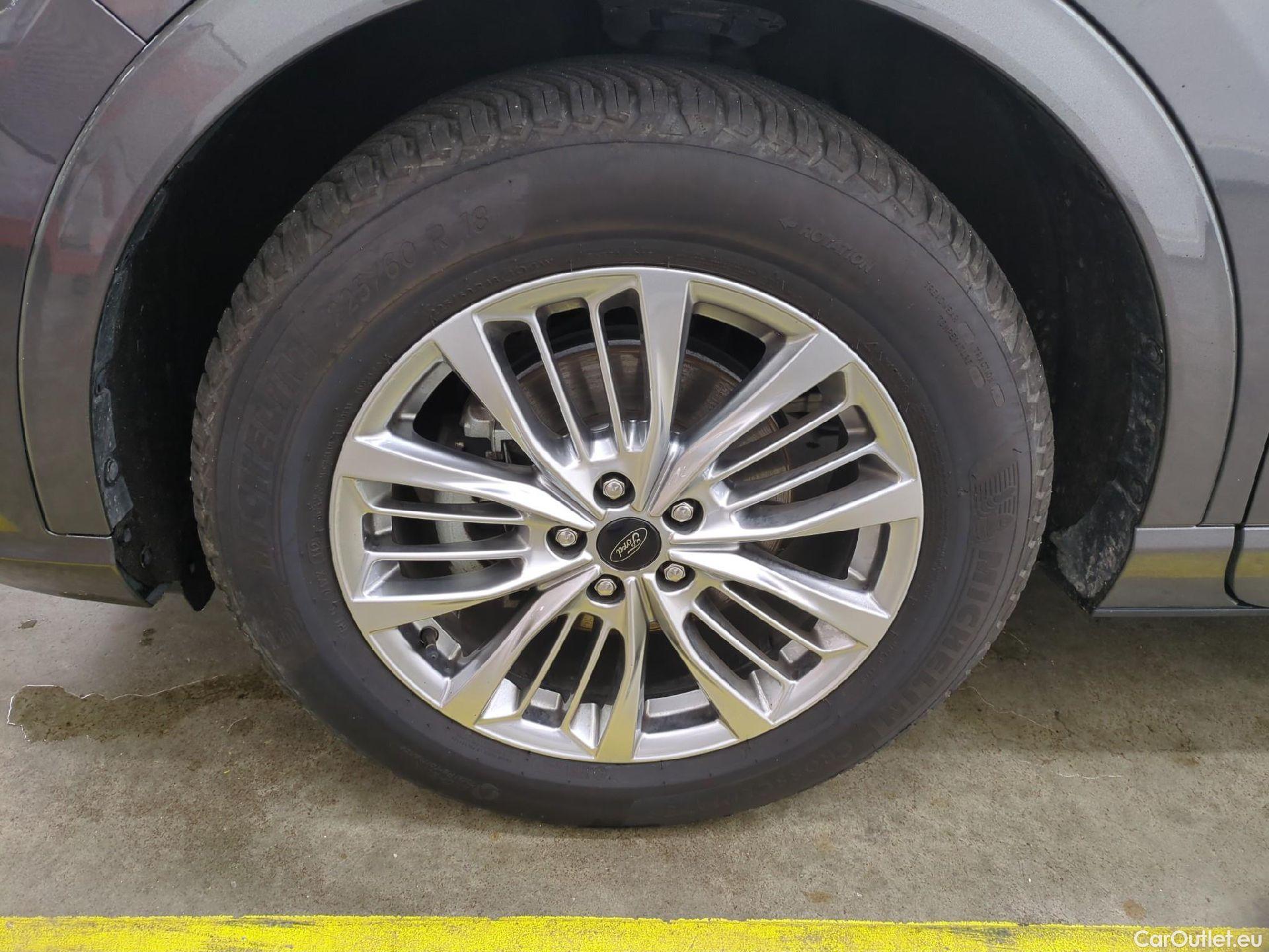  Ford  Kuga FORD  / 2019 / 5P / SUV 2.5 190 hybrid Flexifuel Pshift Vignale #2