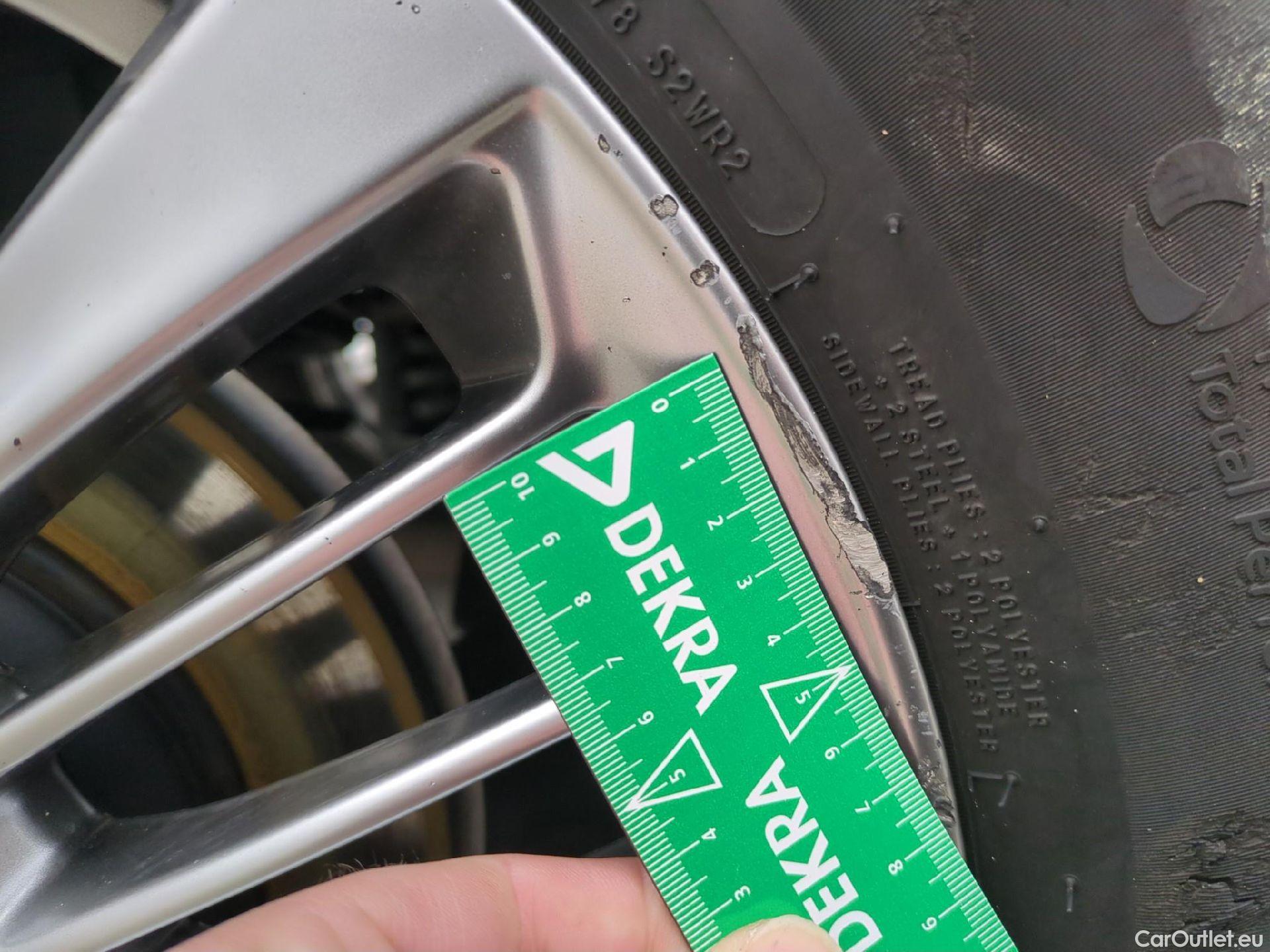  Ford  Kuga FORD  / 2019 / 5P / SUV 2.5 190 hybrid Flexifuel Pshift Vignale #9