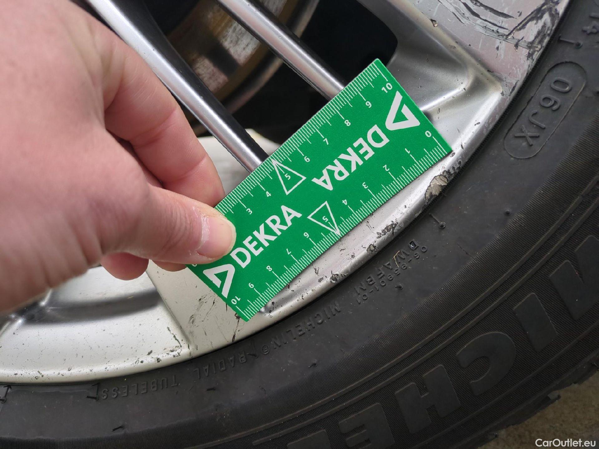  Ford  Kuga FORD  / 2019 / 5P / SUV 2.5 190 hybrid Flexifuel Pshift Vignale #8