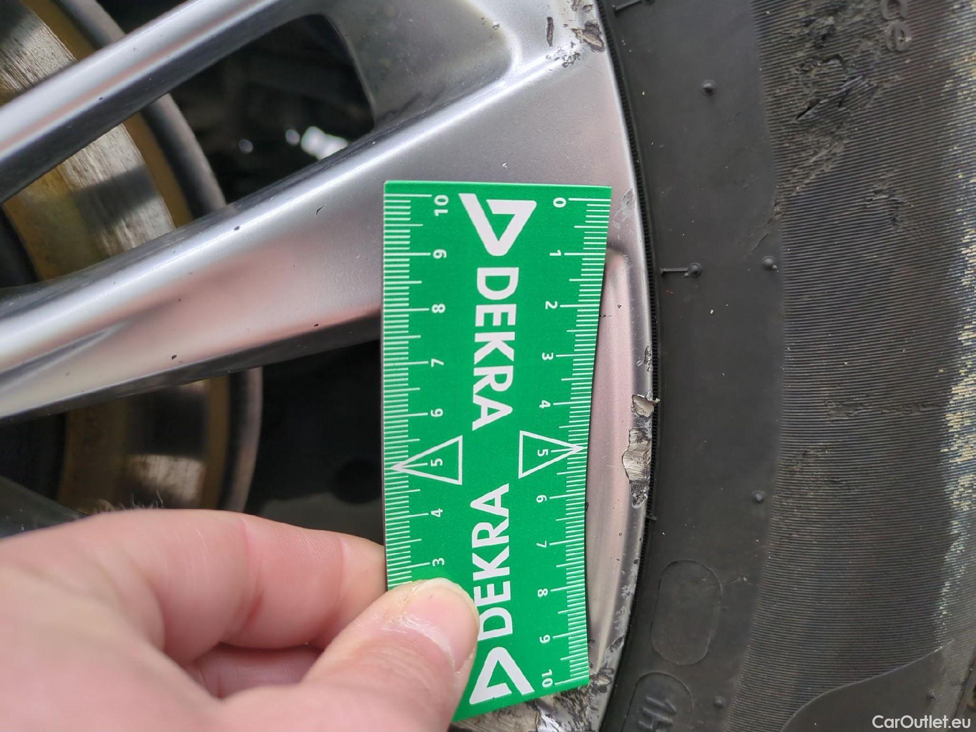  Ford  Kuga FORD  / 2019 / 5P / SUV 2.5 190 hybrid Flexifuel Pshift Vignale #7