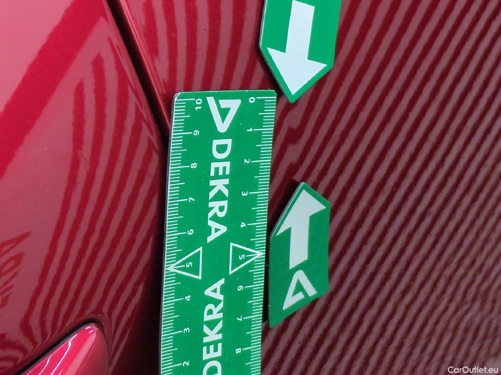  Land Rover  Discovery MAZDA CX-30 / 2019 / 5P / Crossover 2.0L Skyactiv-X M Hybrid Busi Ex BVA6 #16