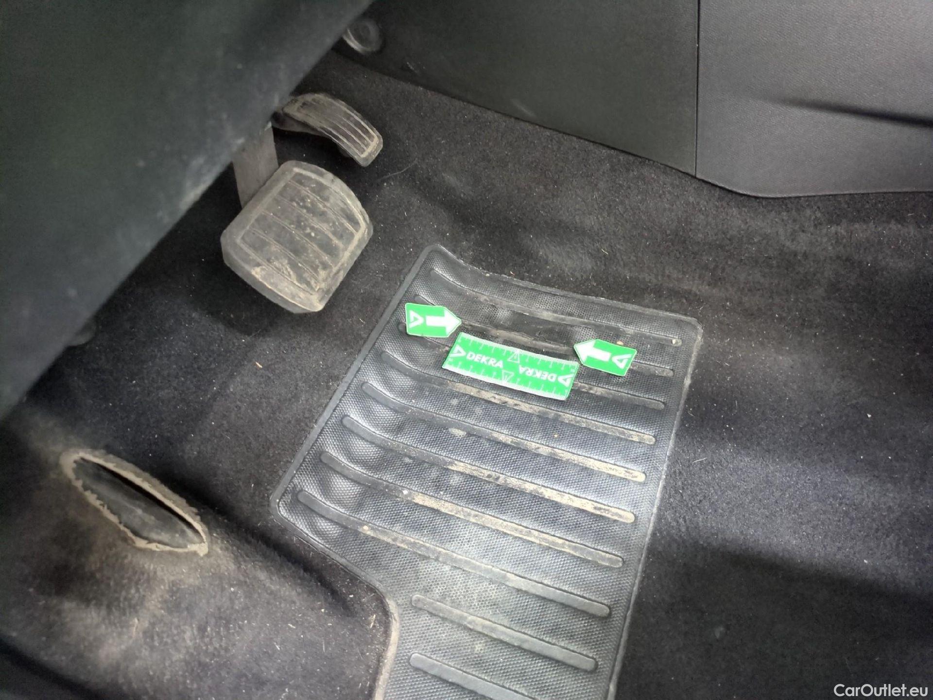  Peugeot  2008  Allure 1.5 HDi 130CV BVA8 E6d #1