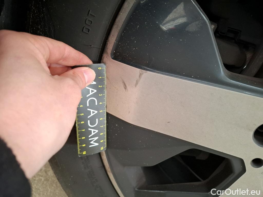  Mercedes  GLB MERCEDES-BENZ  / 2019 / 5P / SUV  200 d Business Line #24