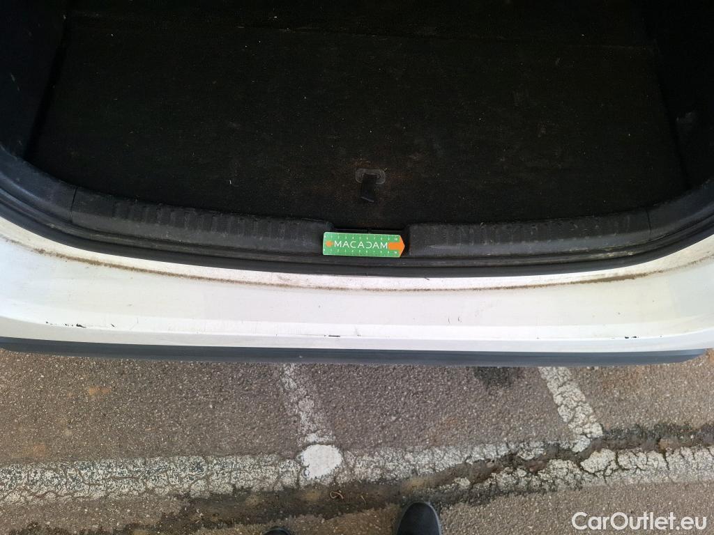  Toyota  Yaris TOYOTA  Hybride / 2019 / 5P / Berline Hybride 116h France Business Stage Acad #132