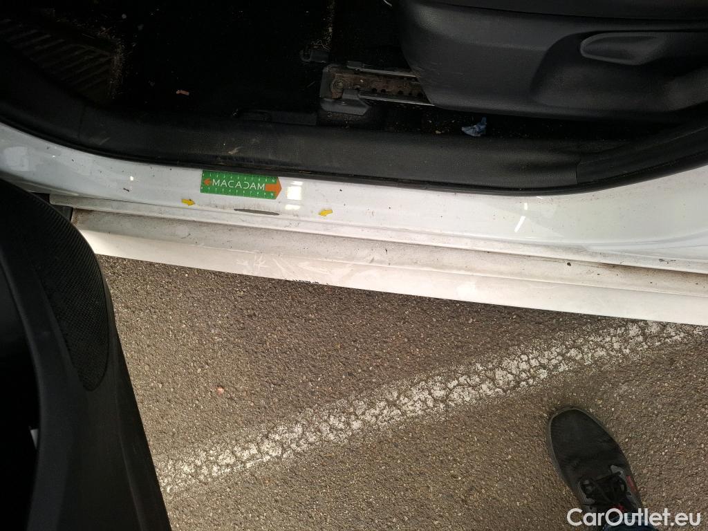  Toyota  Yaris TOYOTA  Hybride / 2019 / 5P / Berline Hybride 116h France Business Stage Acad #40