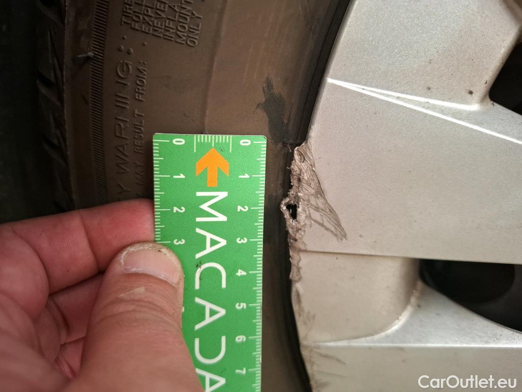  Toyota  Yaris TOYOTA  Hybride / 2019 / 5P / Berline Hybride 116h France Business Stage Acad #101