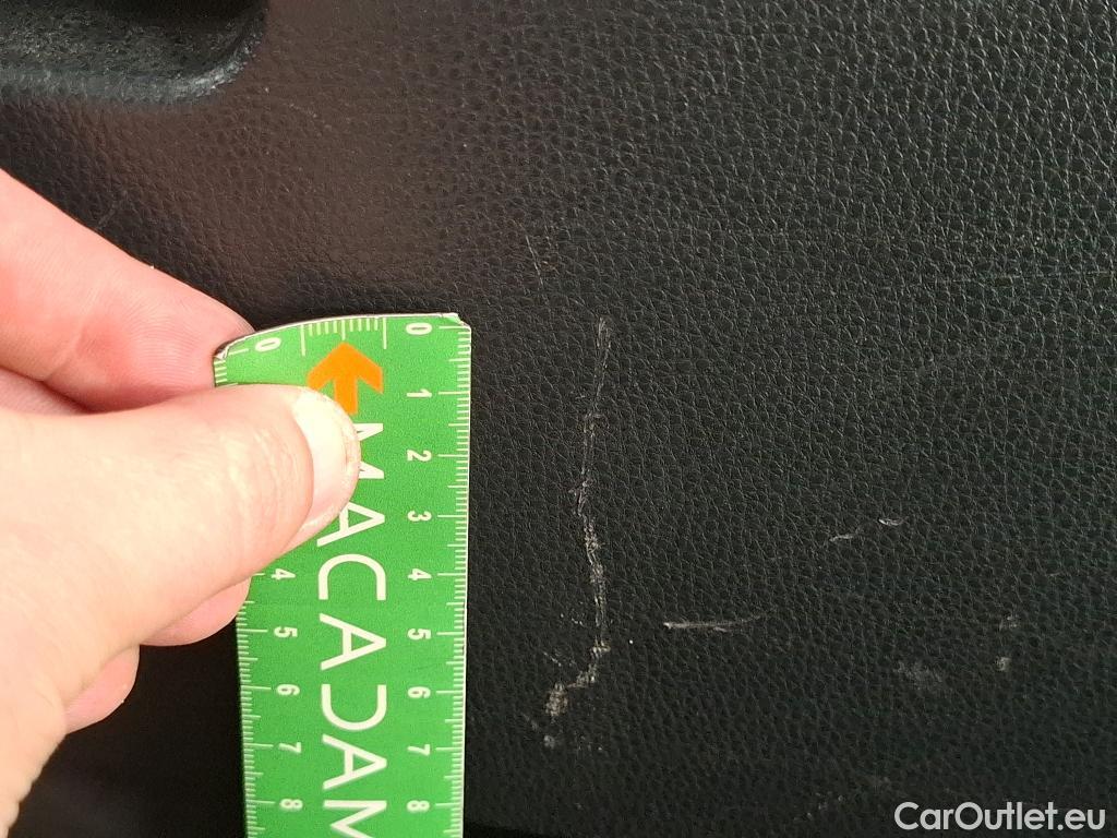  Toyota  Yaris TOYOTA  Hybride / 2019 / 5P / Berline Hybride 116h France Business Stage Acad #68