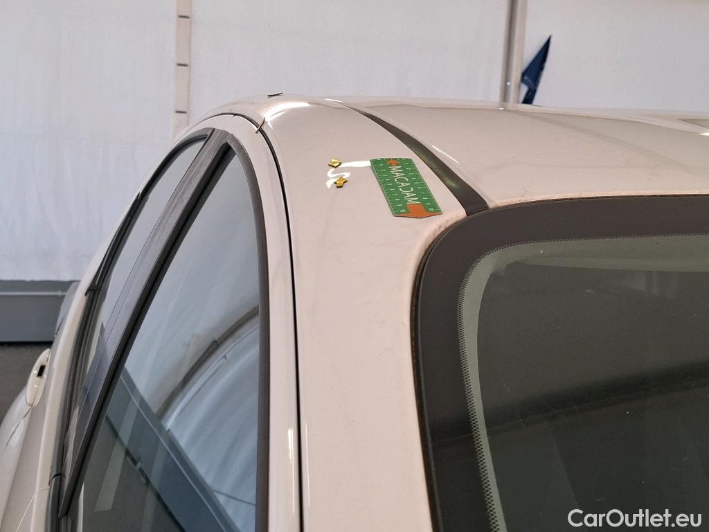  Toyota  Yaris TOYOTA  Hybride / 2019 / 5P / Berline Hybride 116h France Business Stage Acad #122