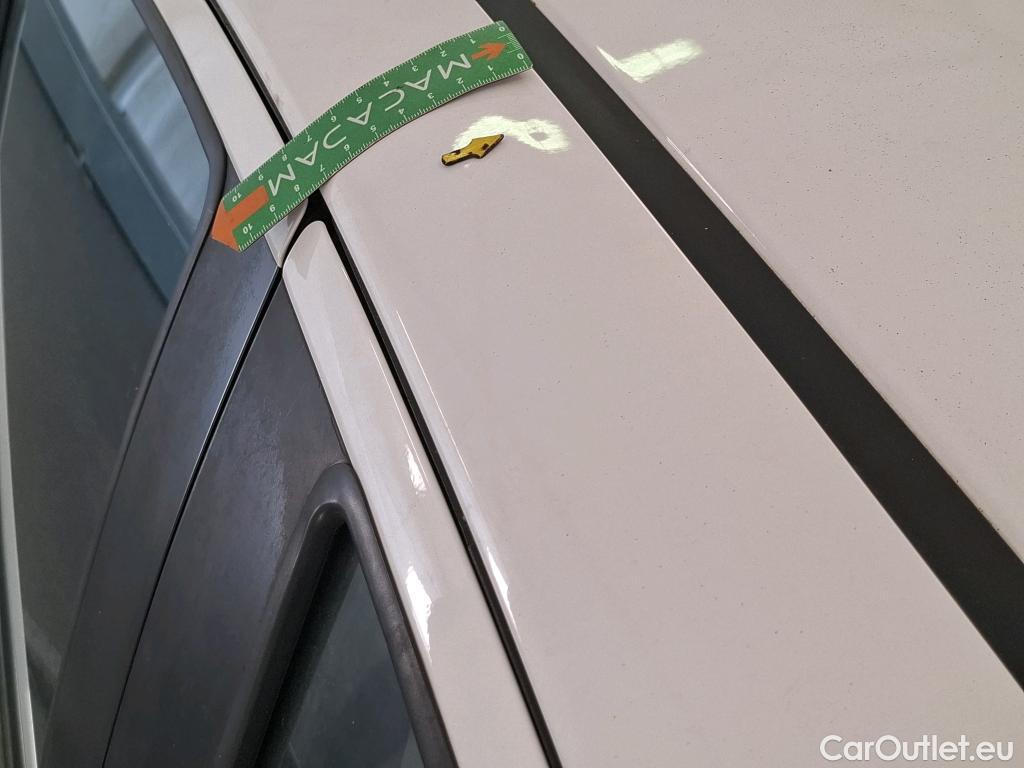  Toyota  Yaris TOYOTA  Hybride / 2019 / 5P / Berline Hybride 116h France Business Stage Acad #125