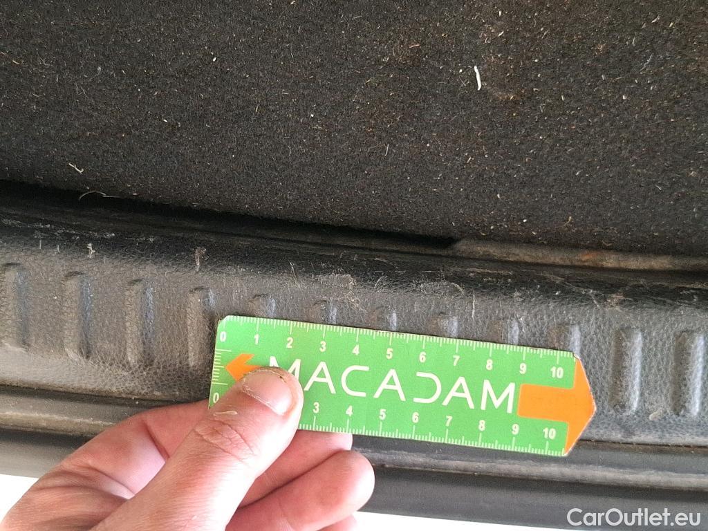  Toyota  Yaris TOYOTA  Hybride / 2019 / 5P / Berline Hybride 116h France Business Stage Acad #135