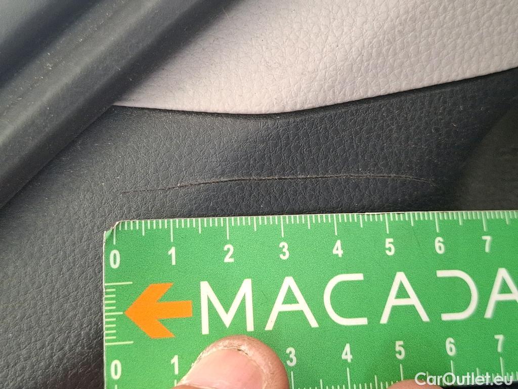  Toyota  Yaris TOYOTA  Hybride / 2019 / 5P / Berline Hybride 116h France Business Stage Acad #89