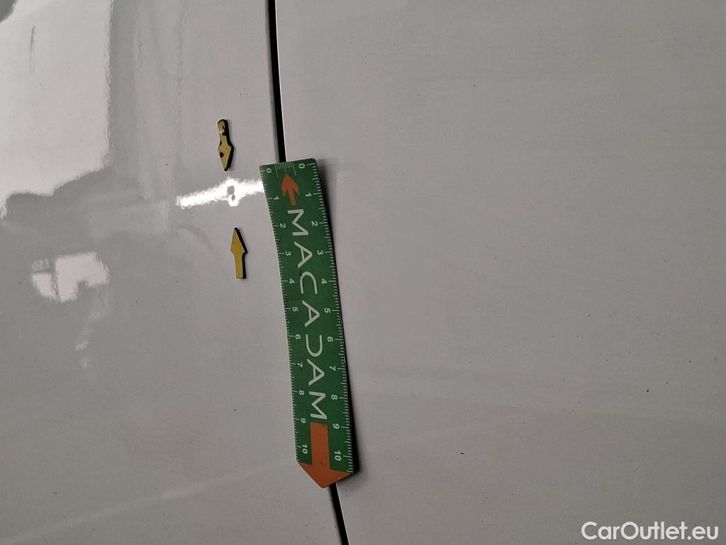  Toyota  Yaris TOYOTA  Hybride / 2019 / 5P / Berline Hybride 116h France Business Stage Acad #119