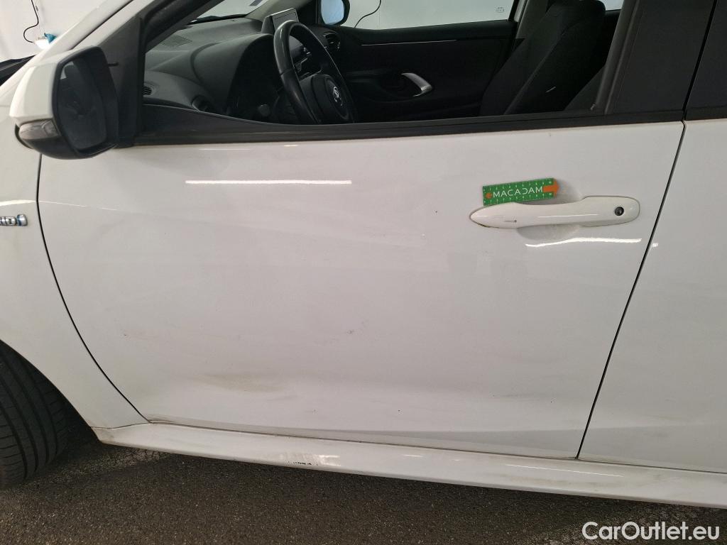  Toyota  Yaris TOYOTA  Hybride / 2019 / 5P / Berline Hybride 116h France Business Stage Acad #136