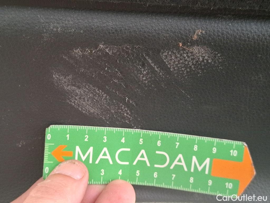  Toyota  Yaris TOYOTA  Hybride / 2019 / 5P / Berline Hybride 116h France Business Stage Acad #83