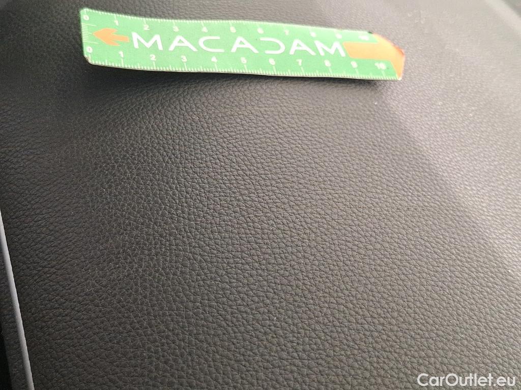  Toyota  Yaris TOYOTA  Hybride / 2019 / 5P / Berline Hybride 116h France Business Stage Acad #131