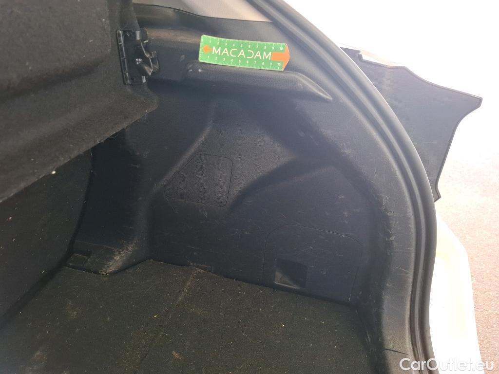  Toyota  Yaris TOYOTA  Hybride / 2019 / 5P / Berline Hybride 116h France Business Stage Acad #94