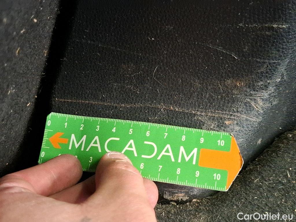  Toyota  Yaris TOYOTA  Hybride / 2019 / 5P / Berline Hybride 116h France Business Stage Acad #95