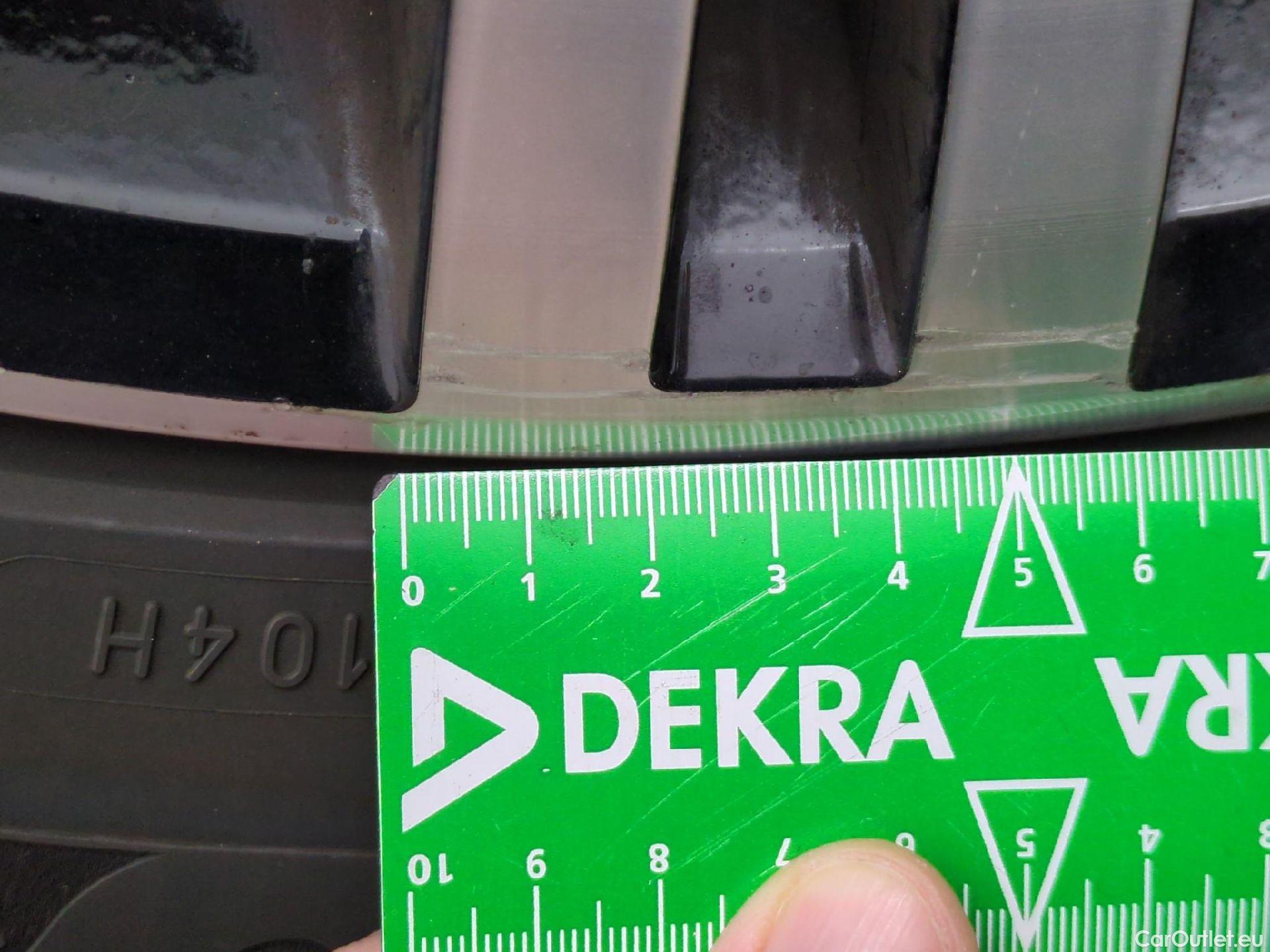  Volkswagen  Tiguan VOLKSWAGEN  5p SUV 2.0 TDI 150 DSG7 Carat 4Motion #8