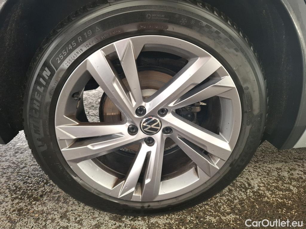  Volkswagen  Tiguan VOLKSWAGEN  / 2020 / 5P / SUV 2.0 TDI 150 DSG7 R-Line Exclusive #4