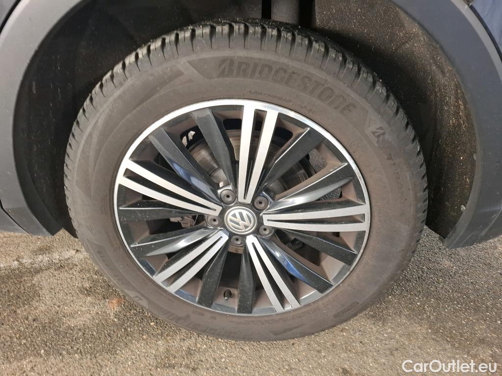  Volkswagen  Tiguan VOLKSWAGEN  5p SUV 2.0 TDI 150 DSG7 Carat Exclusive #9
