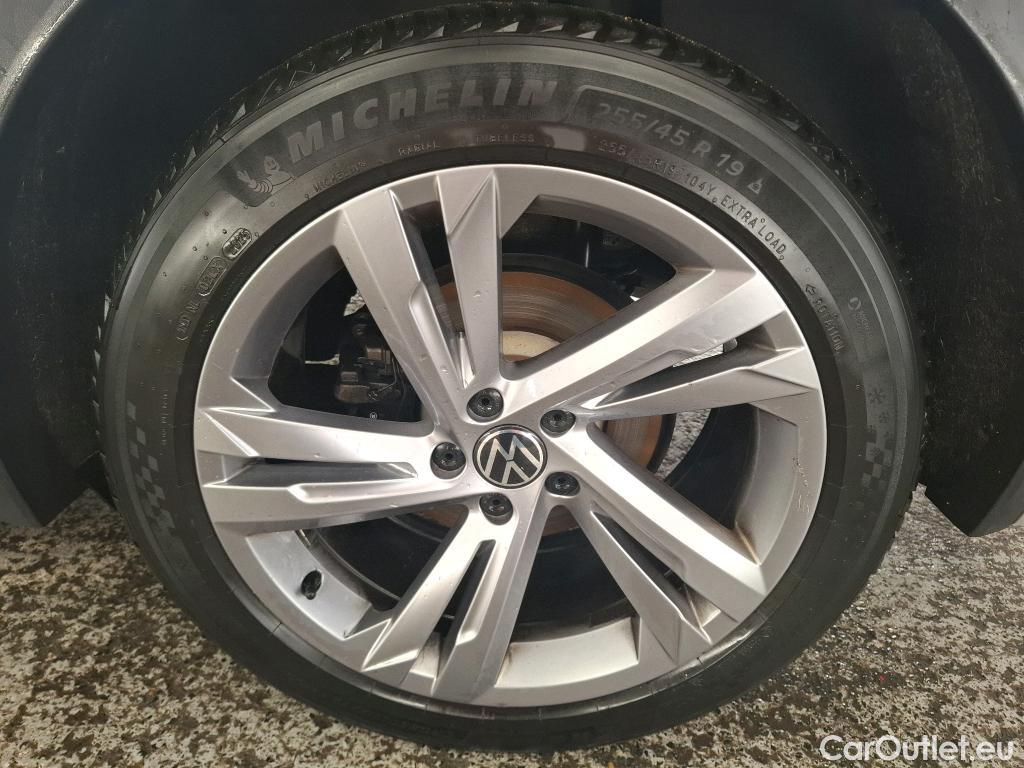 Volkswagen  Tiguan VOLKSWAGEN  / 2020 / 5P / SUV 2.0 TDI 150 DSG7 R-Line Exclusive #2