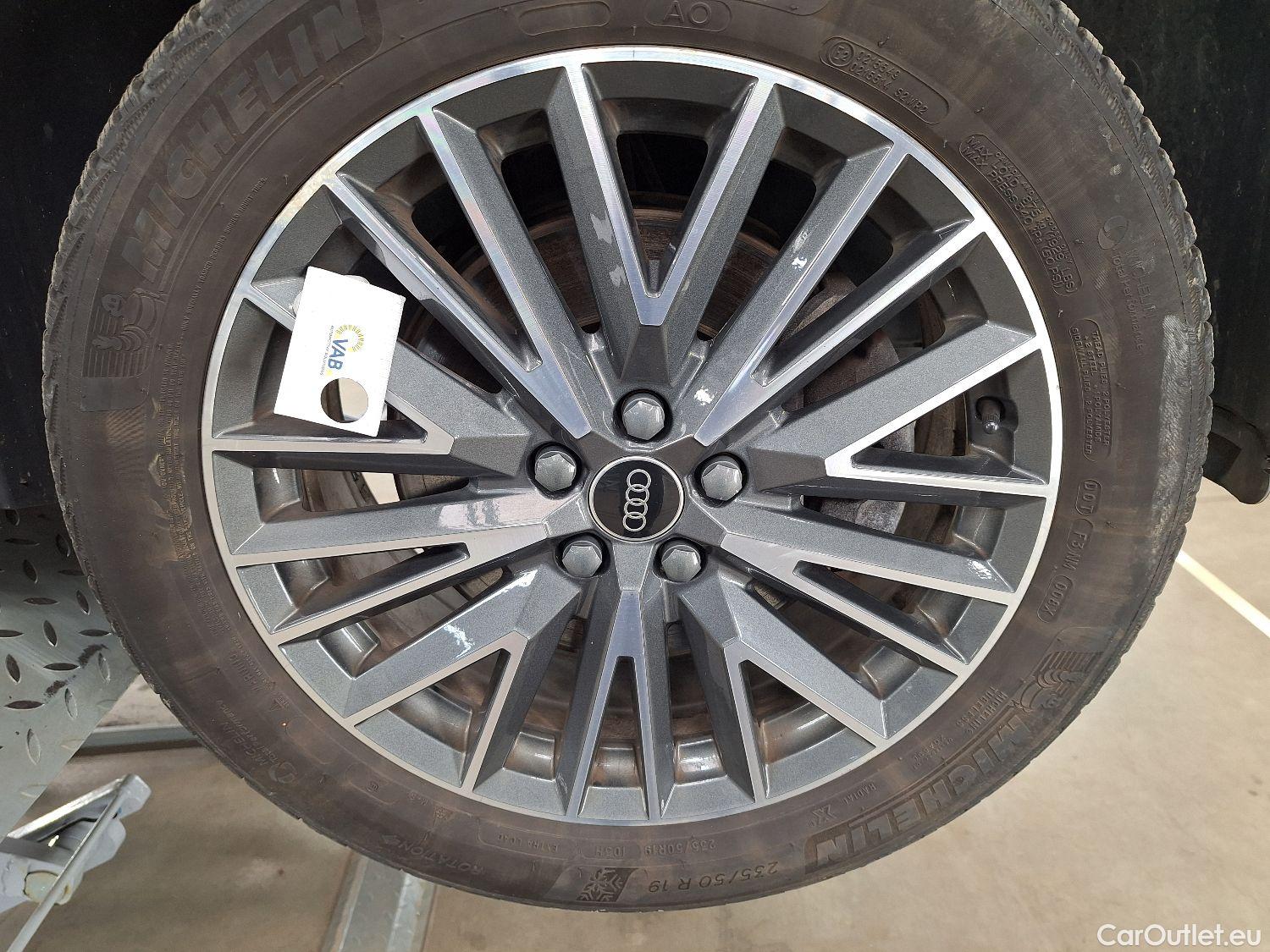  Audi  Q3 Audi,  SB '19 PHEV, Audi  Sportback 45 TFSI e S tronic S Line 5d #4