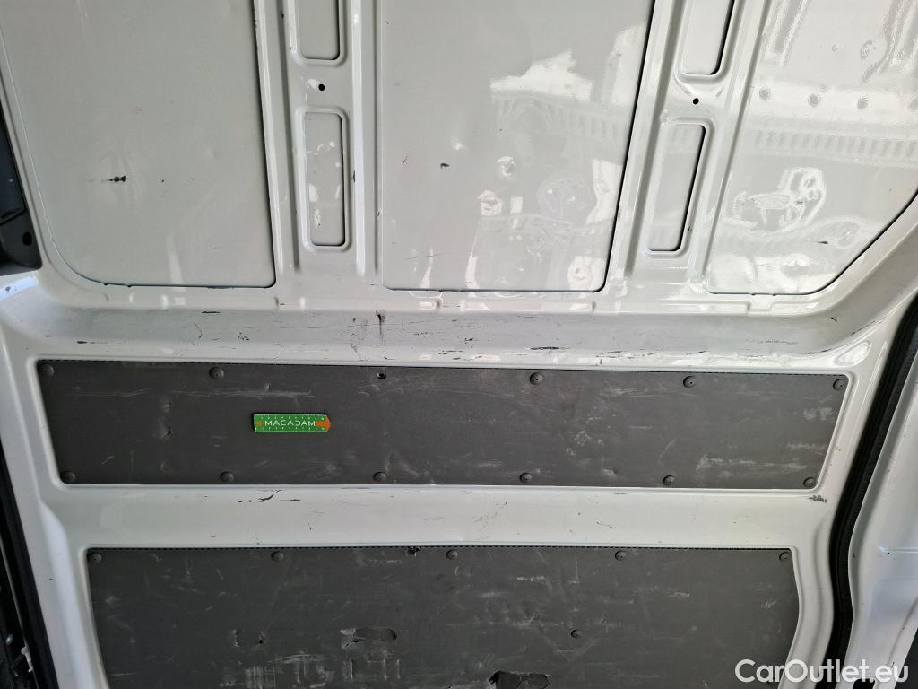  Volkswagen  Crafter VOLKSWAGEN  / 2017 / 4P / Fourgon tôlé 2.0TDI 140 30 L3H3 Business #144