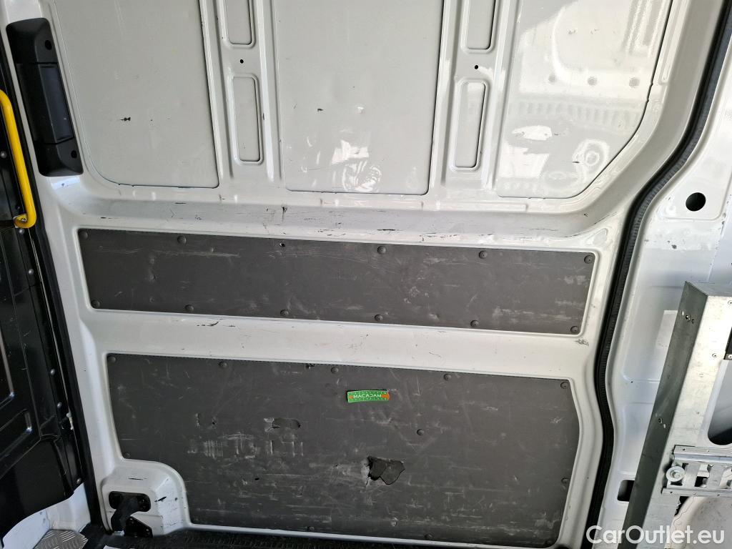  Volkswagen  Crafter VOLKSWAGEN  / 2017 / 4P / Fourgon tôlé 2.0TDI 140 30 L3H3 Business #148