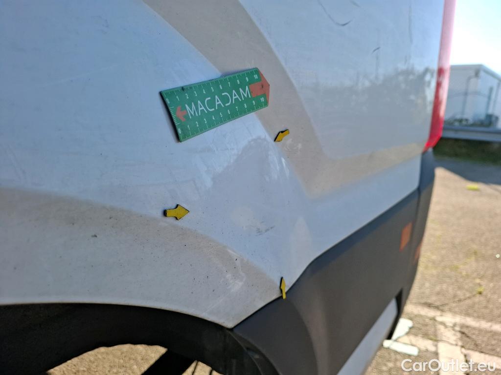  Volkswagen  Crafter VOLKSWAGEN  / 2017 / 4P / Fourgon tôlé 2.0TDI 140 30 L3H3 Business #52