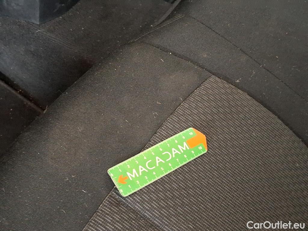  Bmw  Serie 1 Série 1 / 2019 / 5P / Berline 116i DKG7 Business Design / Pare-brise à remplacer #16