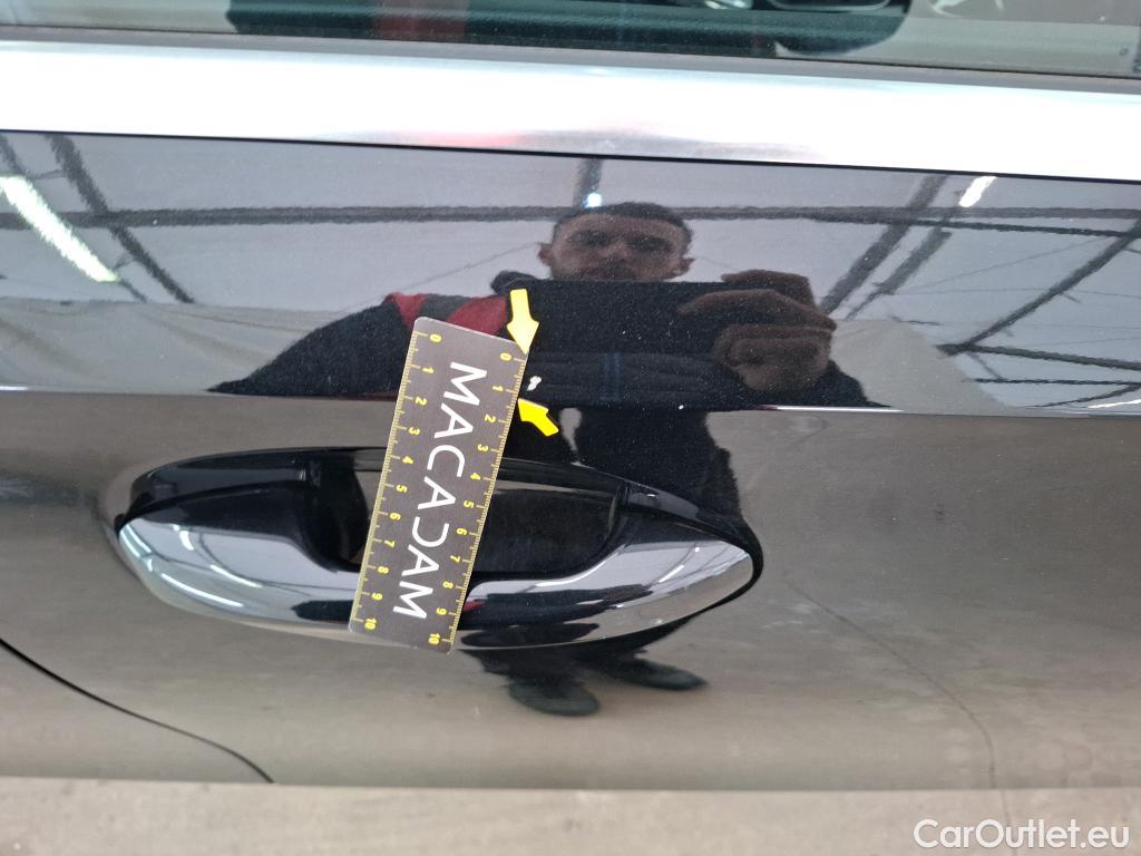  Mercedes  A-Klasse MERCEDESBENZ Classe A Compact  2018  5P  Berline A 180 Style Line #44