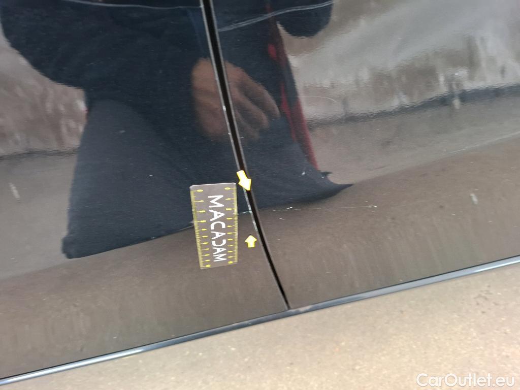  Mercedes  A-Klasse MERCEDESBENZ Classe A Compact  2018  5P  Berline A 180 Style Line #36