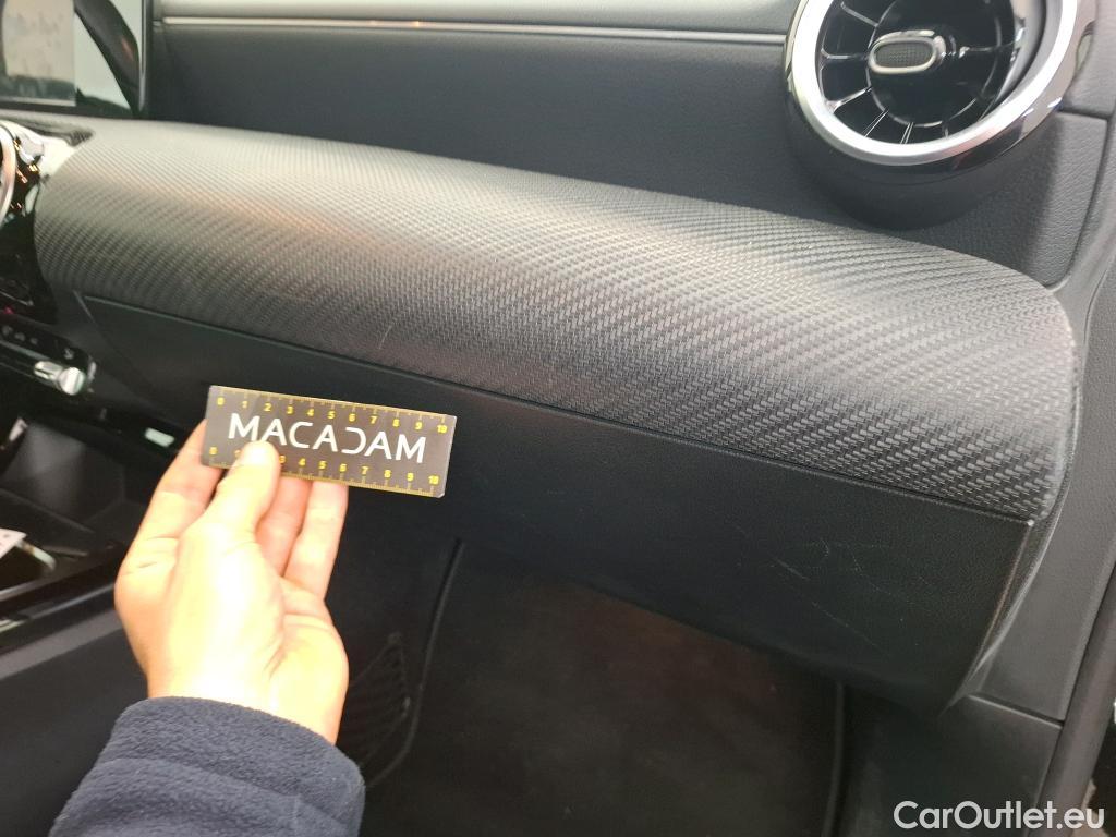  Mercedes  A-Klasse MERCEDESBENZ Classe A Compact  2018  5P  Berline A 180 Style Line #19