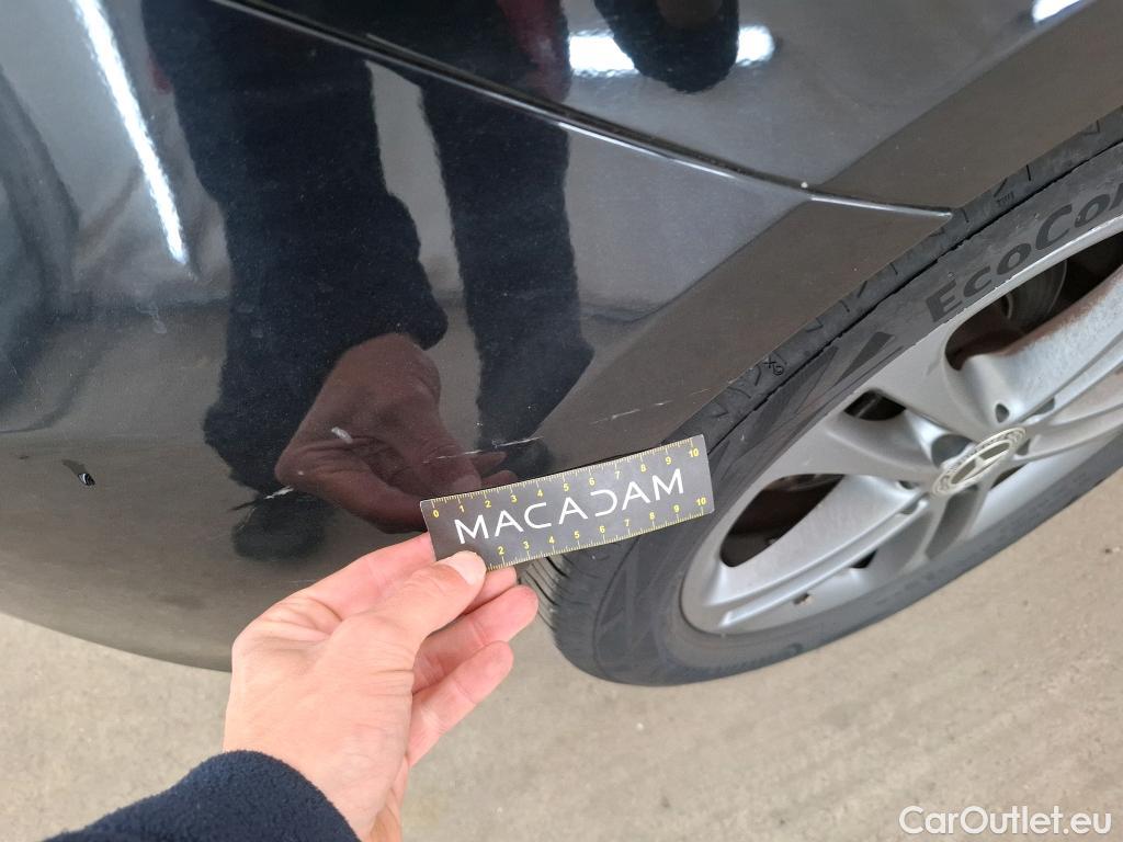  Mercedes  A-Klasse MERCEDESBENZ Classe A Compact  2018  5P  Berline A 180 Style Line #57