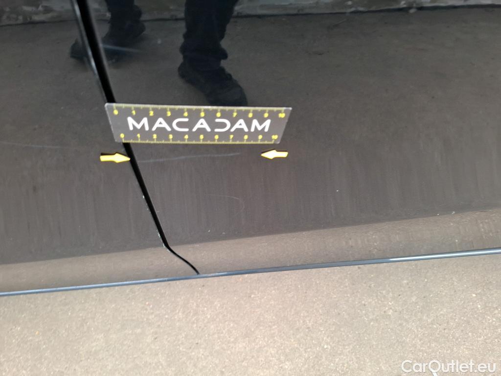  Mercedes  A-Klasse MERCEDESBENZ Classe A Compact  2018  5P  Berline A 180 Style Line #38