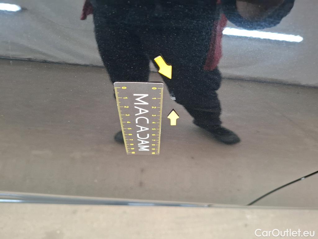  Mercedes  A-Klasse MERCEDESBENZ Classe A Compact  2018  5P  Berline A 180 Style Line #48