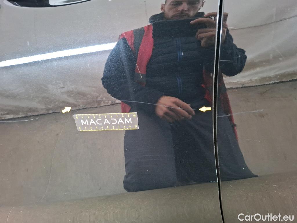  Mercedes  A-Klasse MERCEDESBENZ Classe A Compact  2018  5P  Berline A 180 Style Line #35