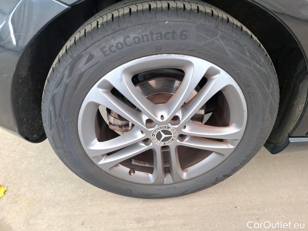  Mercedes  A-Klasse MERCEDESBENZ Classe A Compact  2018  5P  Berline A 180 Style Line #30